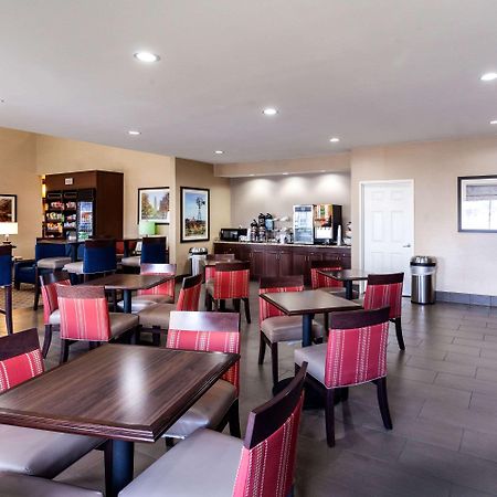 לינקולן Comfort Suites University מראה חיצוני תמונה