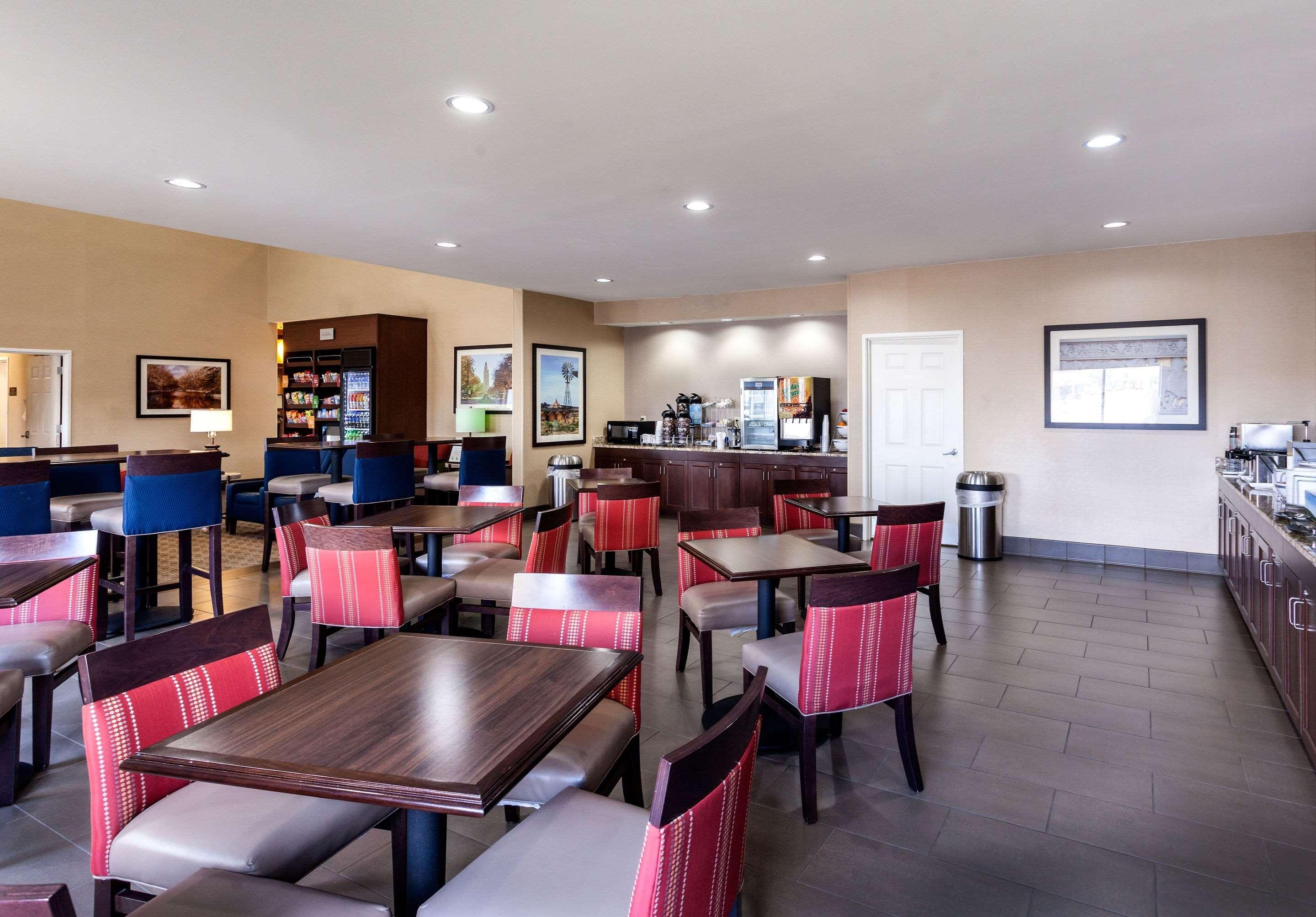 לינקולן Comfort Suites University מראה חיצוני תמונה