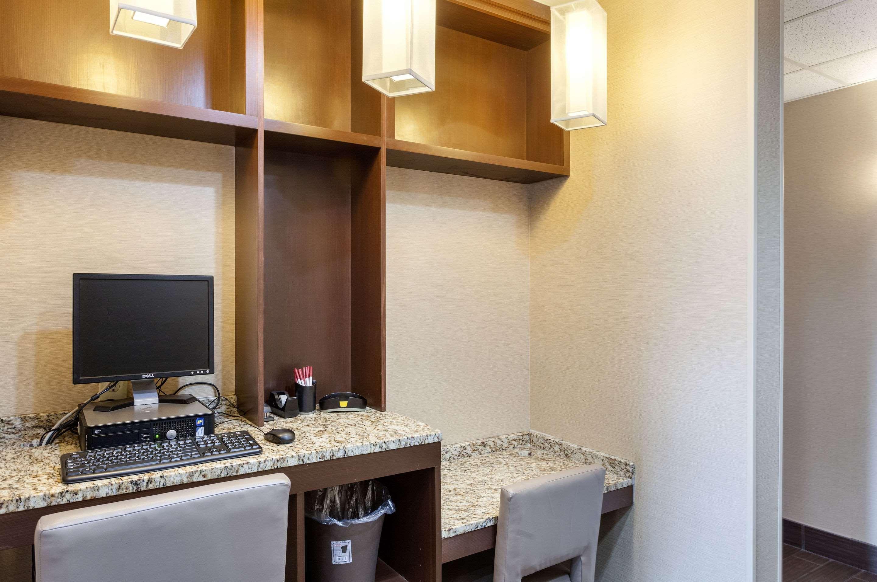 לינקולן Comfort Suites University מראה חיצוני תמונה