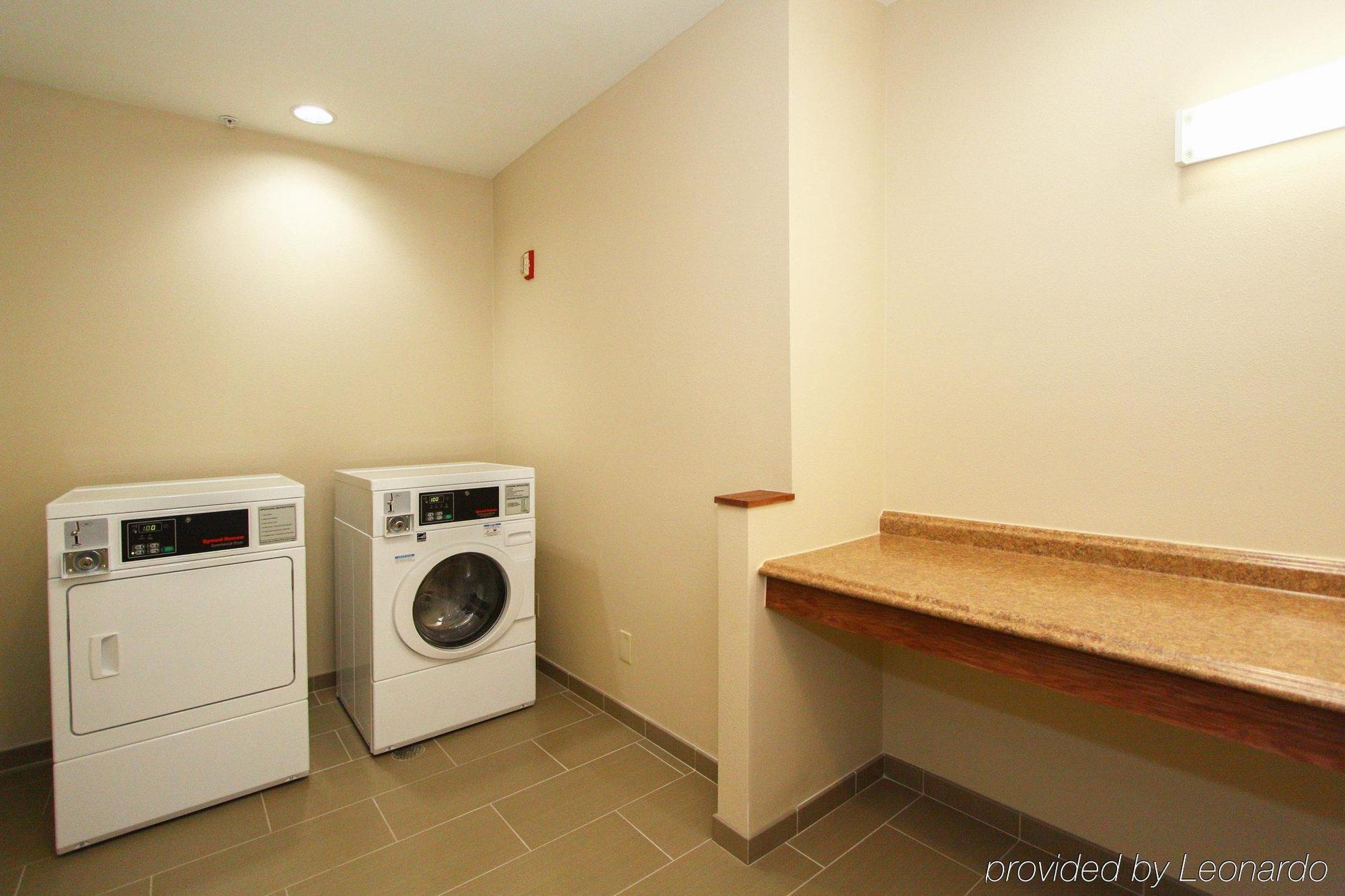 לינקולן Comfort Suites University מראה חיצוני תמונה